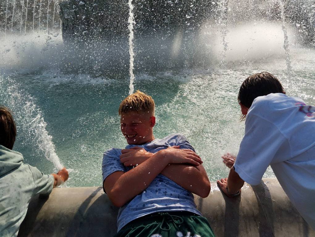 Wyjazdy zagraniczne – zabawa nad wodą